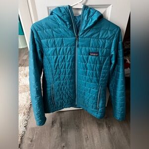 Patagonia Nano Puff Hooded medium